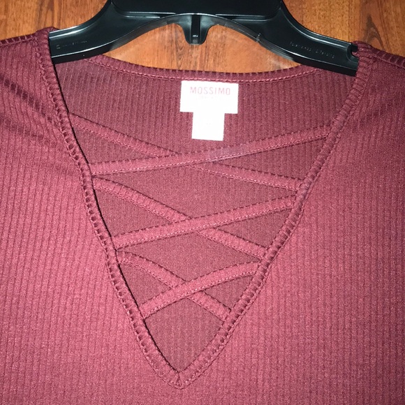 Long sleeve maroon low cut top - Picture 2 of 4
